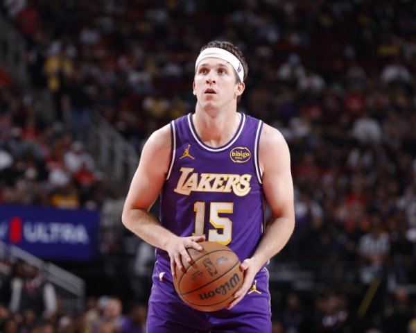 股票配资指南 系列赛2-0领先！湖人官方：里夫斯因左斜肌拉伤继续缺席G3